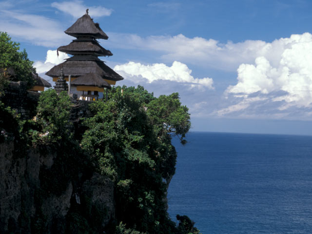 Things to do in Bali Pura Uluwatu Temple