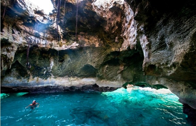 Things to do in Bahamas Thunderball grotto